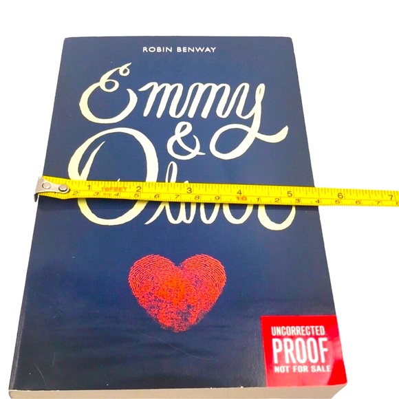 Emmy & Oliver by Robin Benway - Picture 5 of 6